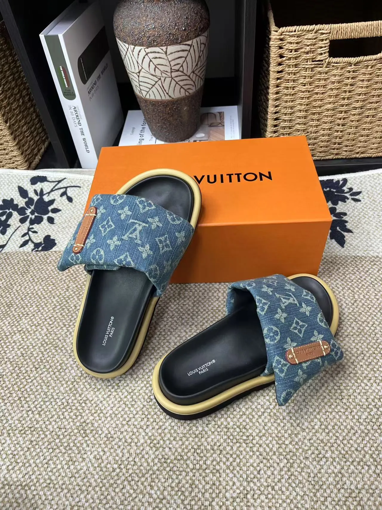 P340 yuan LV Louis Vuitton Full of high-end feel! A popular model among bloggers at home and abroad, it’s retro and fashionable, and looks stunning on your feet! Mainly recommended model on the official website★ ━━━━━ ЅᏇєєt ━━━━━ ▪️Upper: original calfskin ➕5D printing process ▪️Inner: imported mixed sheepskin ▪️Outsole: original molded foam outsole ▪️Size: Female 35-40 Men's 39-44 (women's 41 men's 45)